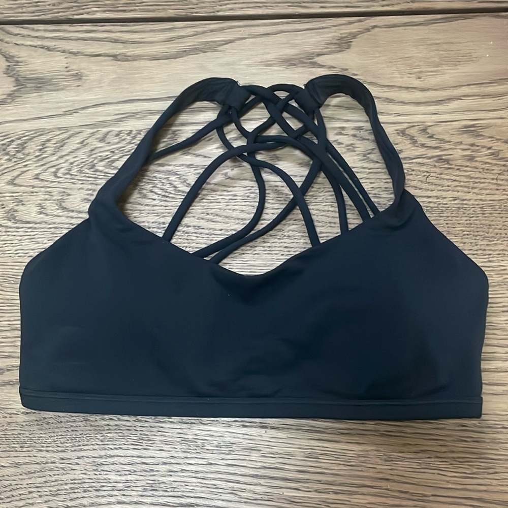 Lululemon free to be sports bra